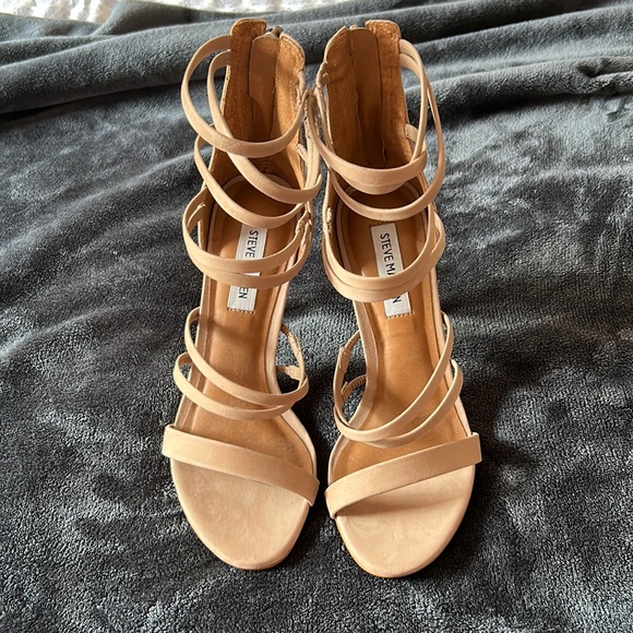 Steve Madden Nude Heels - Picture 2 of 8